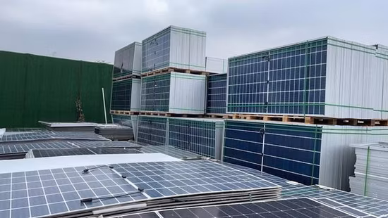Chinese Factory Half Cell Solar Module 500W 550W 600W 650W 700W Mono Solar Panel with 25 Years Warranty for Home and Industry Use